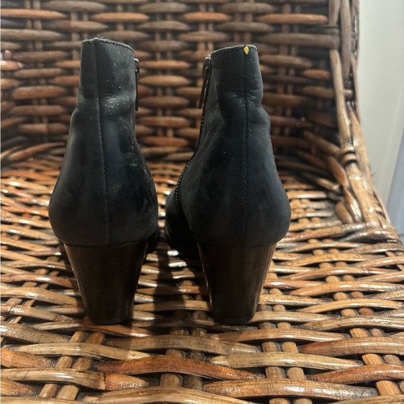 FRYE Womens Jennifer Bootie
Leather Pointed Toe Ankle Zip
Boots Black Sz 6.5 - Picture 11 of 15